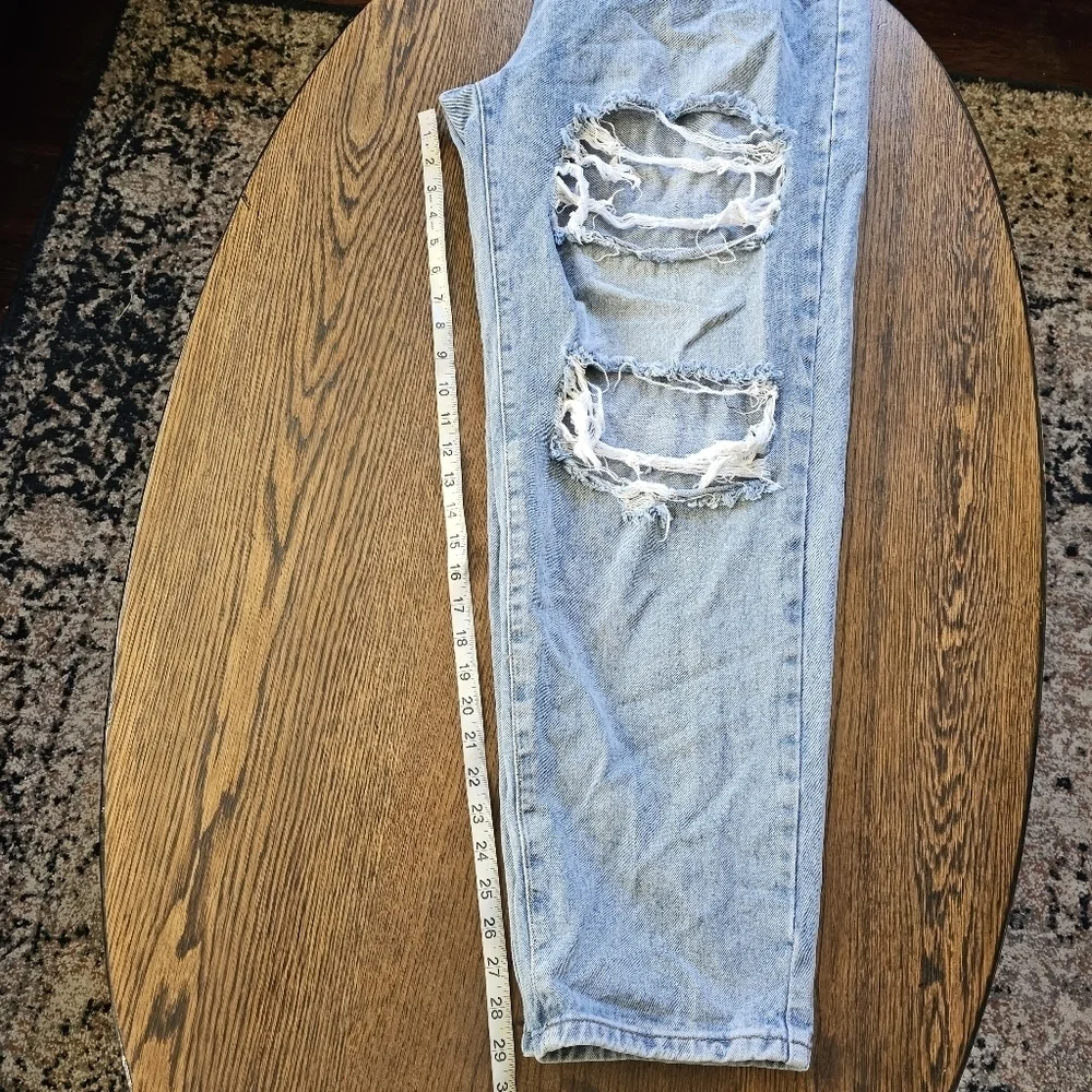 PRETTYLITTLETHING Plus Light Wash Ripped Mom Jeans Size Women's 14
